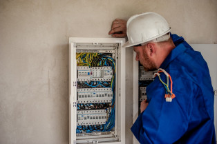 Electrician 2755683 1920