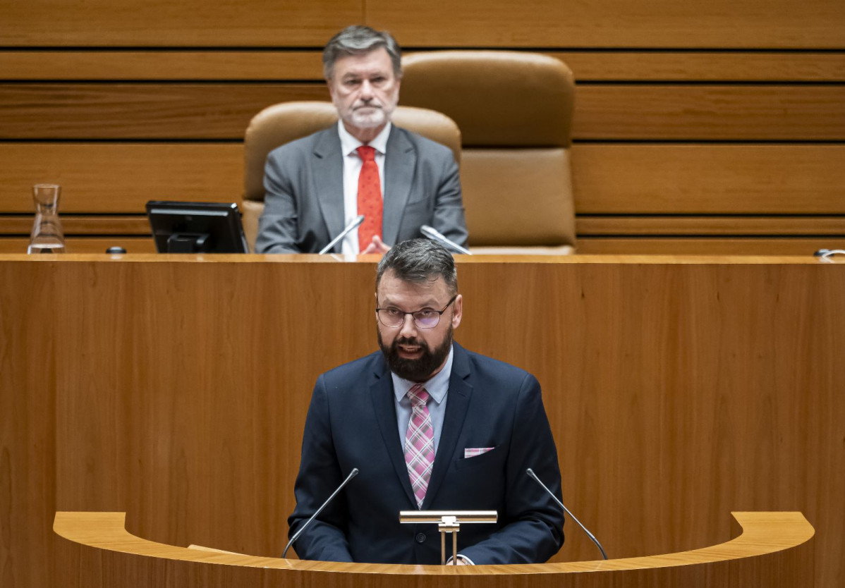 Josu00e9 Ramu00f3n Garcu00eda, procurador de UPL, en la defensa de la iniciativa.