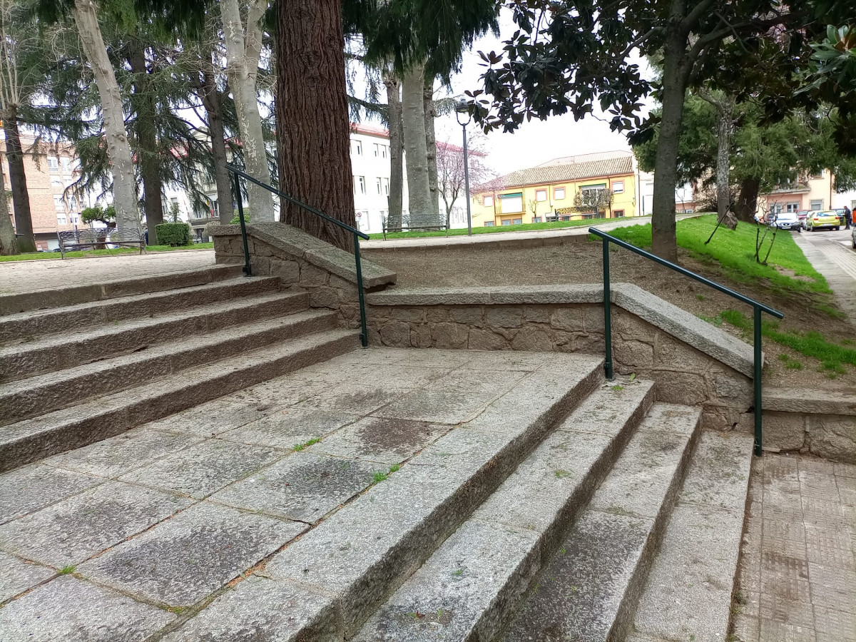 FOTOGRAFu00cdA BARANDILLA AL PARQUE POR ESCUELA DE INGENIEROS