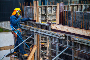 Worker 6586718 1280