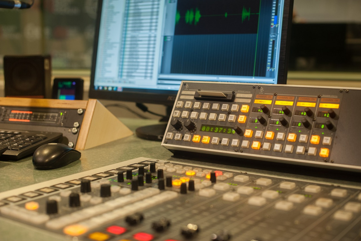 Radio 4292411 1280