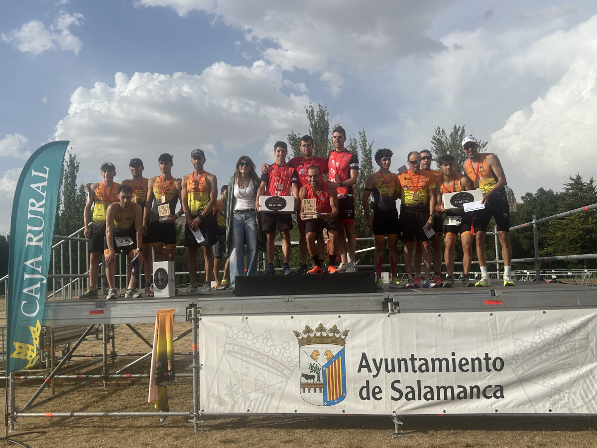 PODIUM MASCULINO CTO CyL TRIATLu00d3N EQUIPOS
